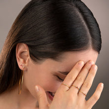 Lade das Bild in den Galerie-Viewer, Broken Vintage  Ohrring