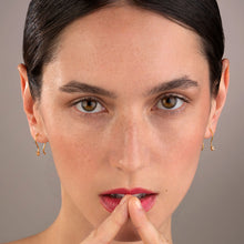 Lade das Bild in den Galerie-Viewer, Midnight Glim Ohrring