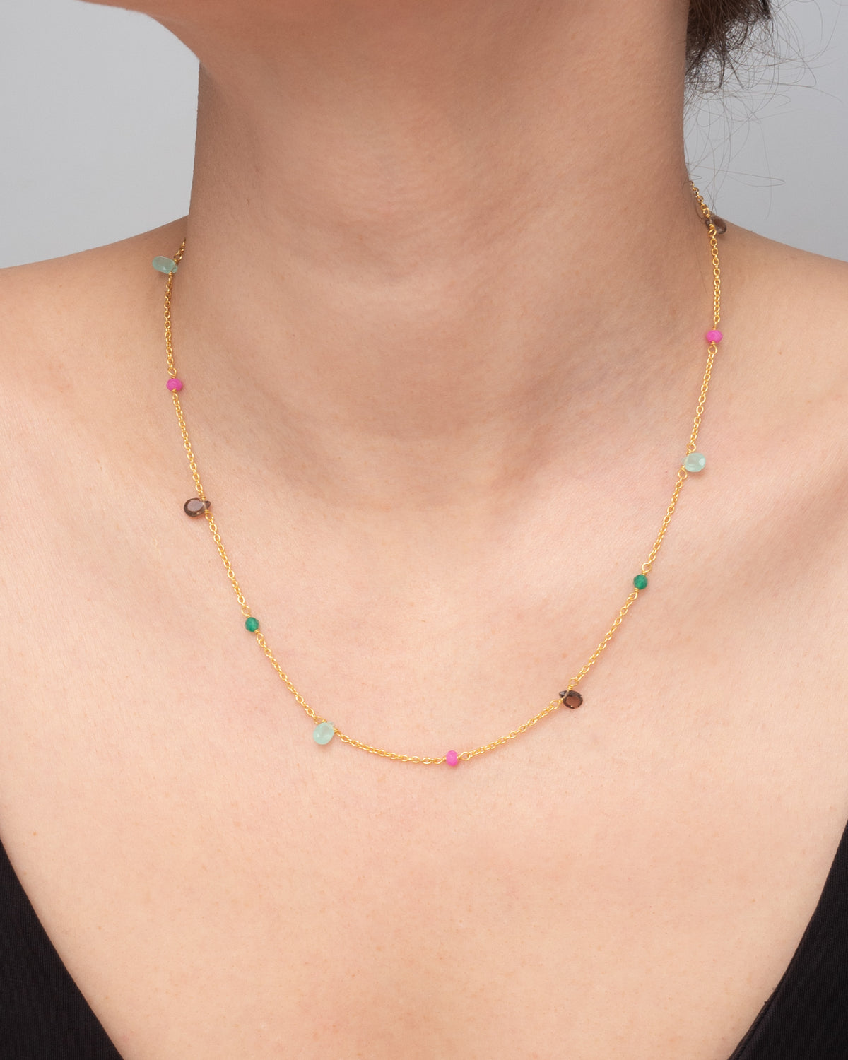 Velvet Garden Kette – pop up aus vergoldetem Sterling Silber mit Rauchquarz, Chalcedon, pink und grünem Onyx, Ansicht 2