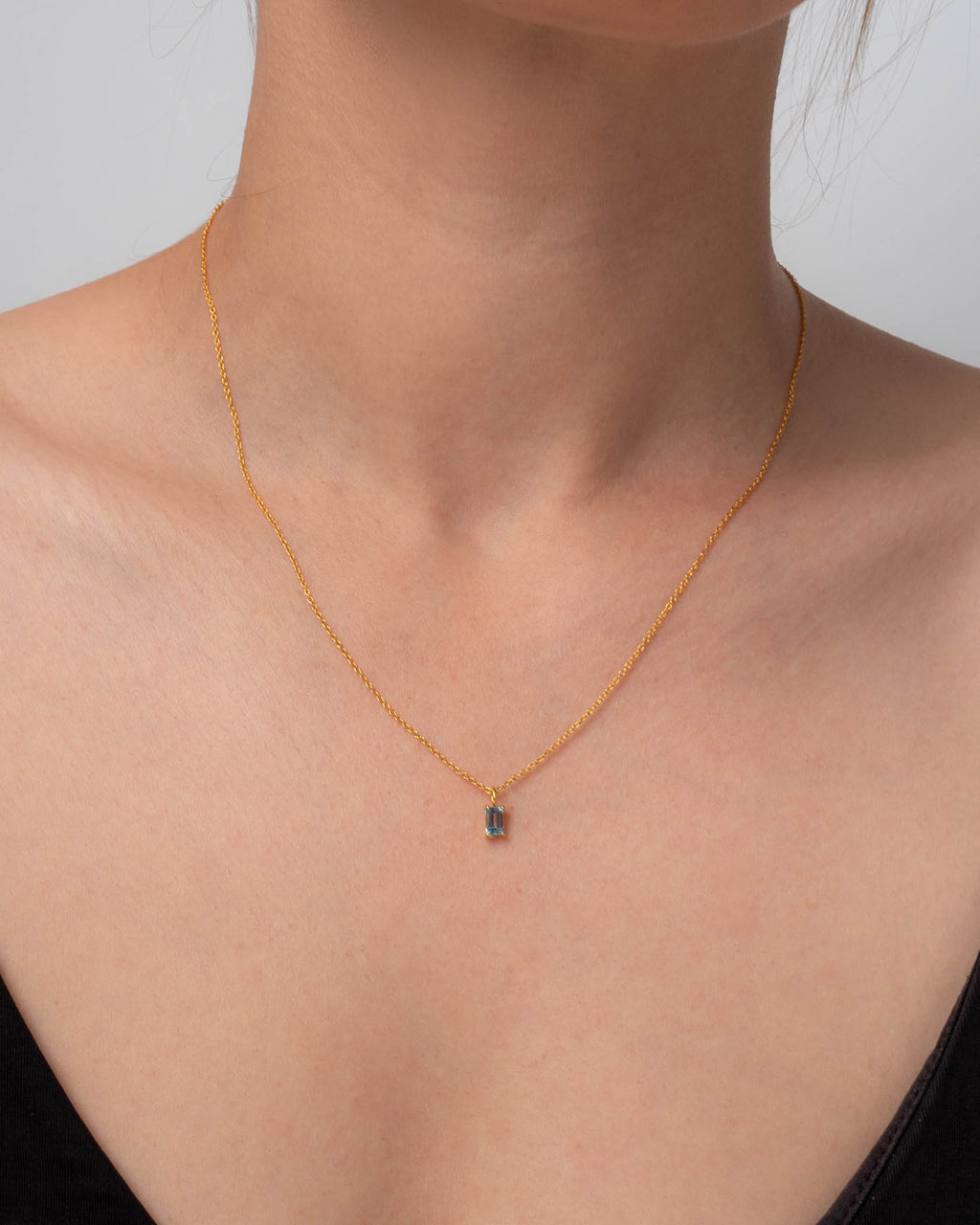 Savoy Ceremony Halskette – blissful blue aus vergoldetem Sterling Silber mit hellblauem Topas, Ansicht 2
