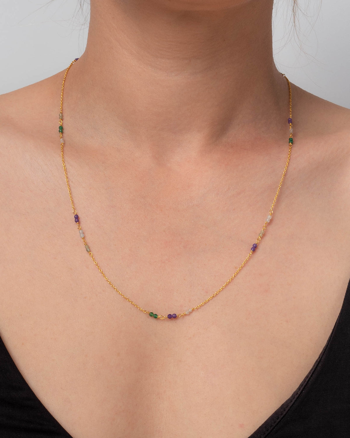 Petit Jardin Kette kurz multi – vergoldet aus vergoldetem Sterling Silber mit grünem Onyx, blauem Chalcedon, Citrin, Amethyst, Ansicht 2