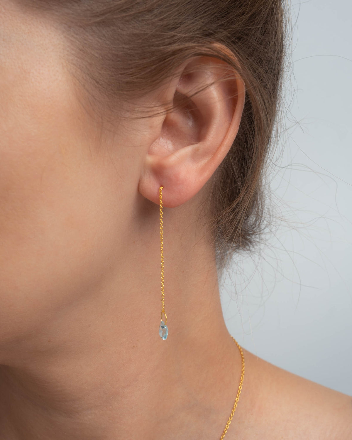 Drippity Drop Ohrring – blissful blue, vergoldet aus vergoldetem Sterling Silber mit hellblauem Topas, Ansicht 2