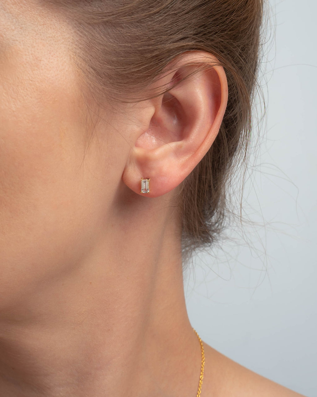 Savoy Ceremony Ohrring – clear as day, vergoldet aus vergoldetem Sterling Silber mit weißem Topas, Ansicht 2