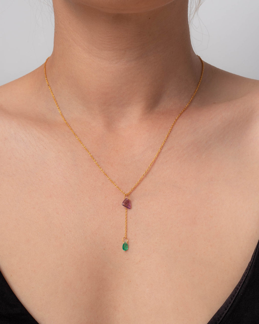 Falling Water Kette – crocus aus vergoldetem Sterling Silber mit Amethyst & grünem Turmalin, Ansicht 2