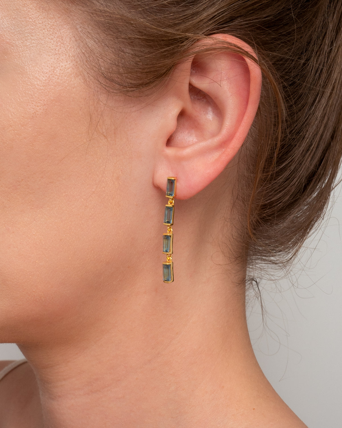 The Gatsby Ohrring – purple rain aus vergoldetem Sterling Silber mit Iolit