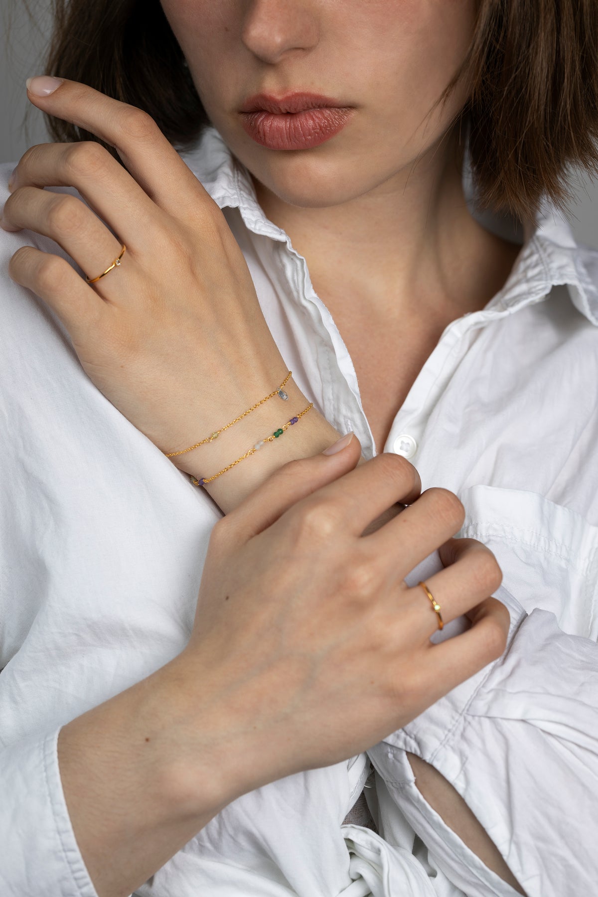 Birdie Ring – eccentric blue, vergoldet aus vergoldetem Sterling Silber mit blauem Saphir, Ansicht 2