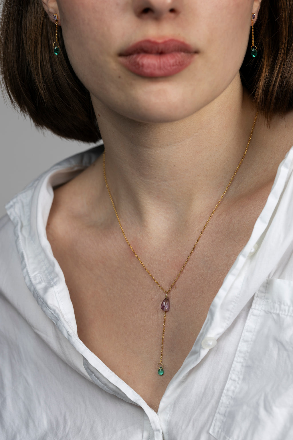 Falling Water Kette – crocus aus vergoldetem Sterling Silber mit Amethyst & grünem Turmalin, Ansicht 3
