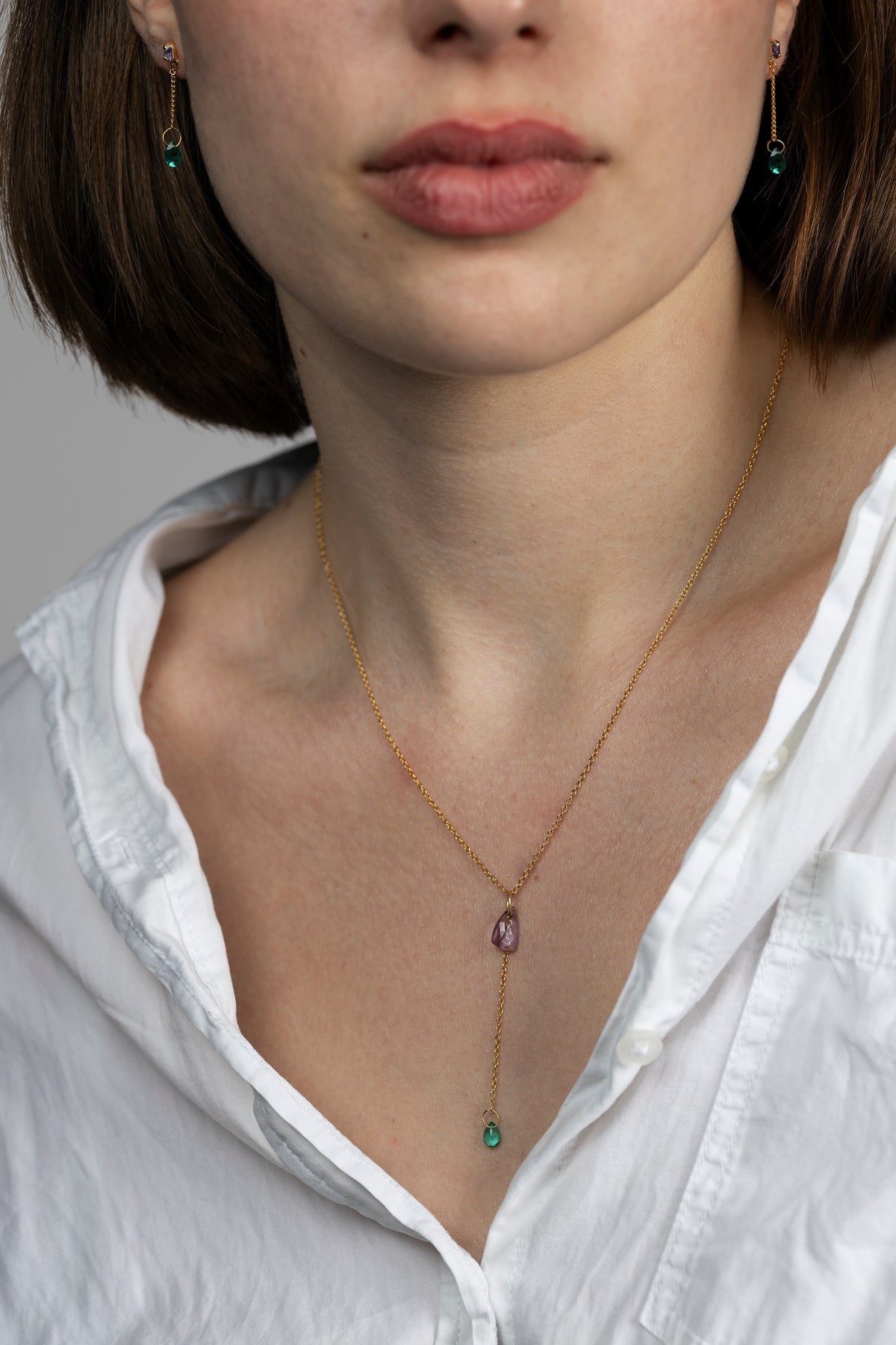 Falling Water Kette – crocus aus vergoldetem Sterling Silber mit Amethyst & grünem Turmalin, Ansicht 3