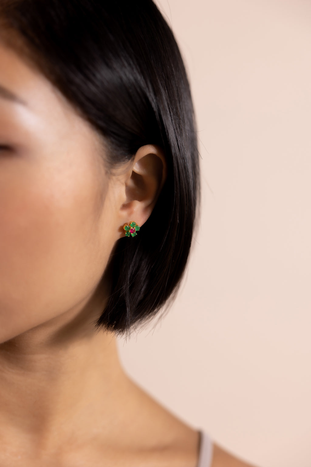 The Flower Ohrring – mint leaves aus vergoldetem Sterling Silber mit grüner und pinkem Quarz, Ansicht 2