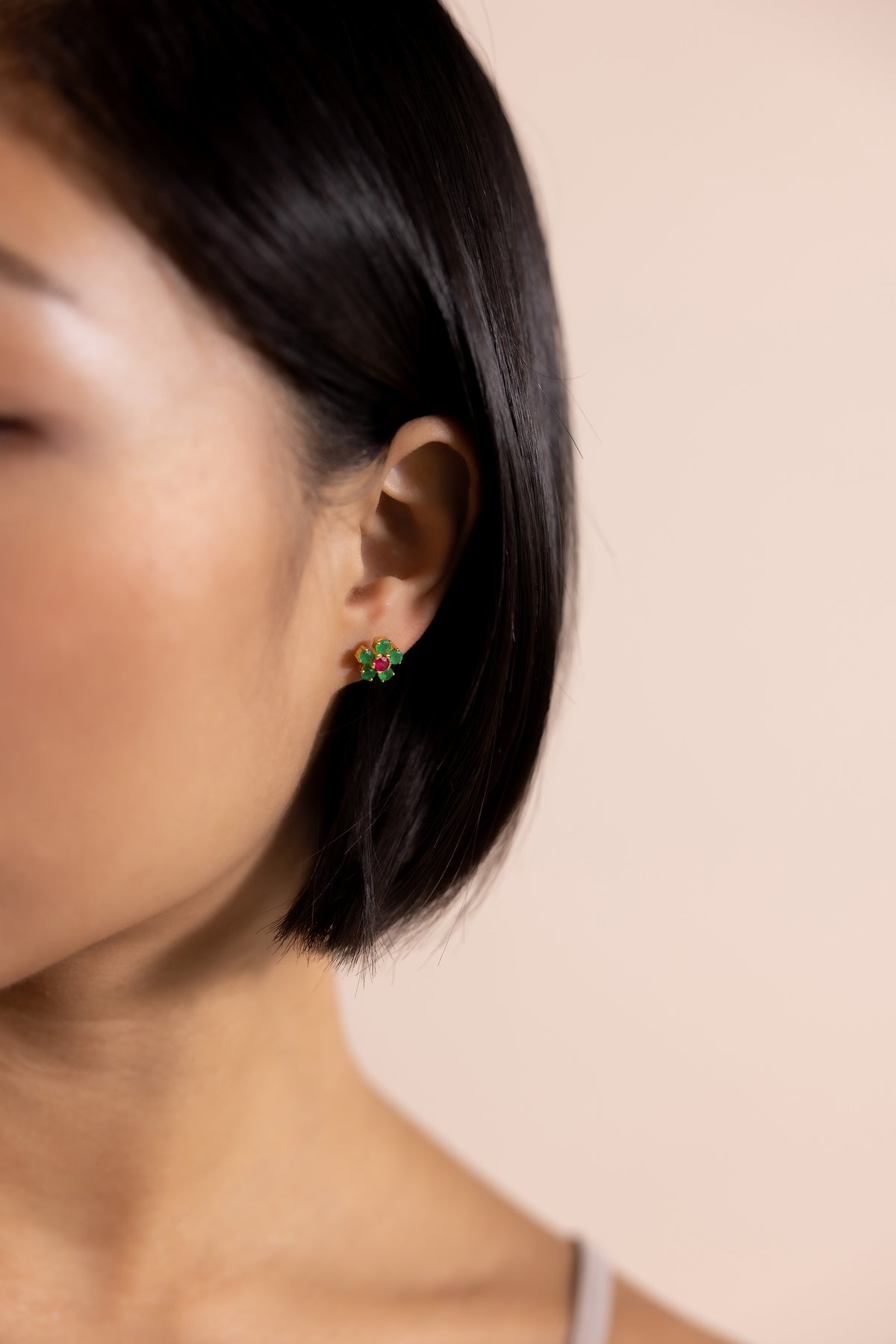 The Flower Ohrring – mint leaves aus vergoldetem Sterling Silber mit grüner und pinkem Quarz, Ansicht 2