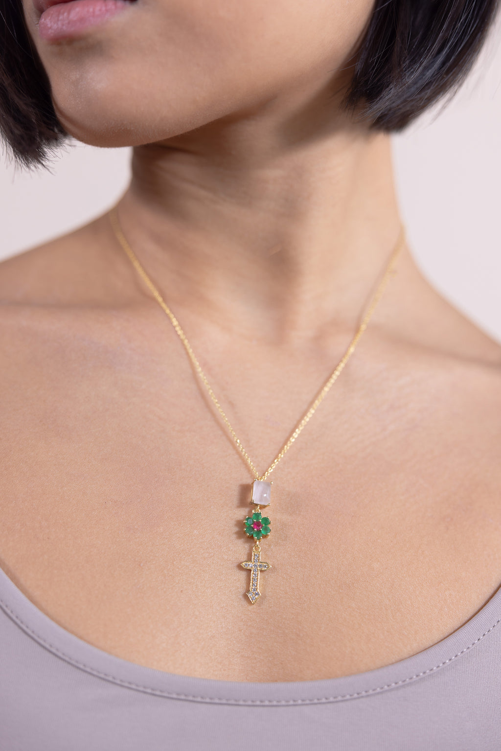 Kris Kross Kette – mint leaves aus vergoldetem Sterling Silber mit weißem Topas, Rosenquarz, pinker und grünem Turmalin, Ansicht 2