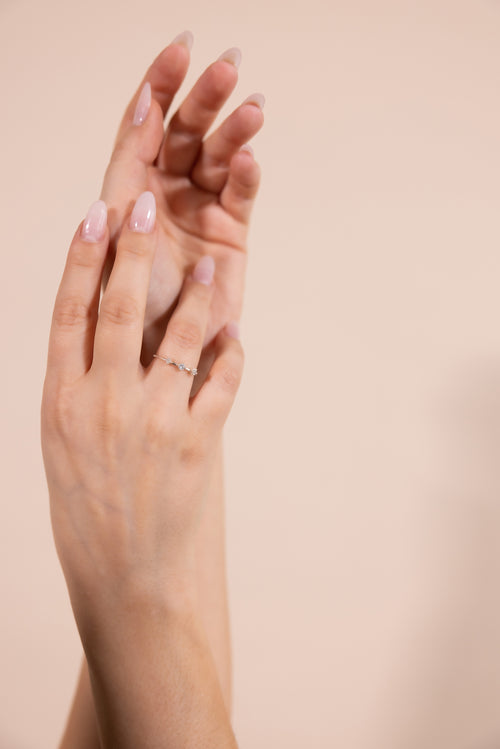 Broken Vintage Ring – milky skylight, Silber aus Sterling Silber mit Mondstein & hellblauem Topas, Ansicht 2