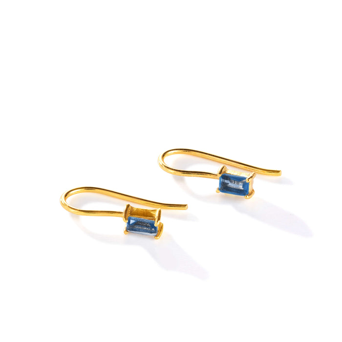 Midnight Glim No.2 Ohrring aus vergoldetem Sterling Silber mit Iolit