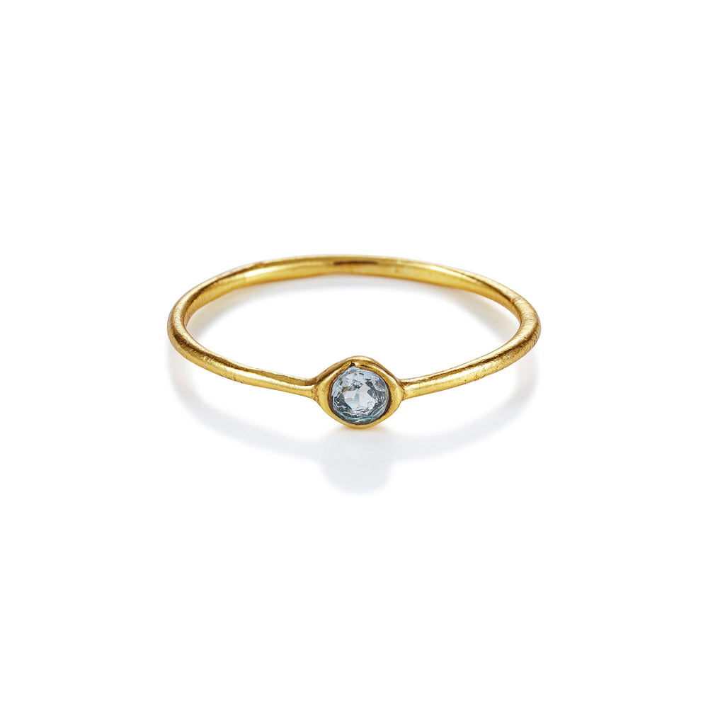 Tiny Love Ring – blissful blue aus vergoldetem Sterling Silber mit hellblauem Topas