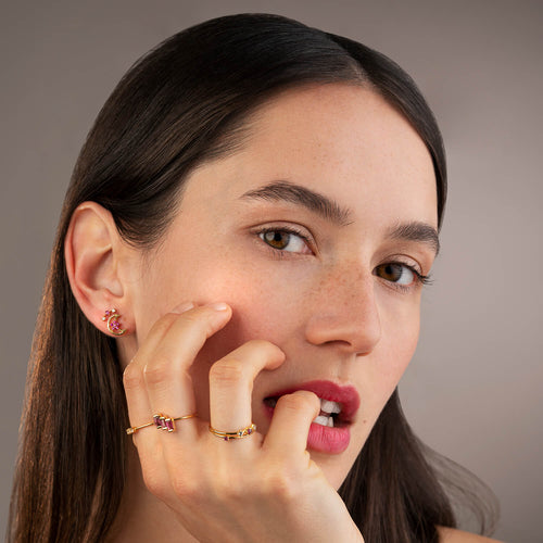 Cinnamon Moon Ohrring – cozy candy aus vergoldetem Sterling Silber mit pinkem Saphir, Ansicht 2
