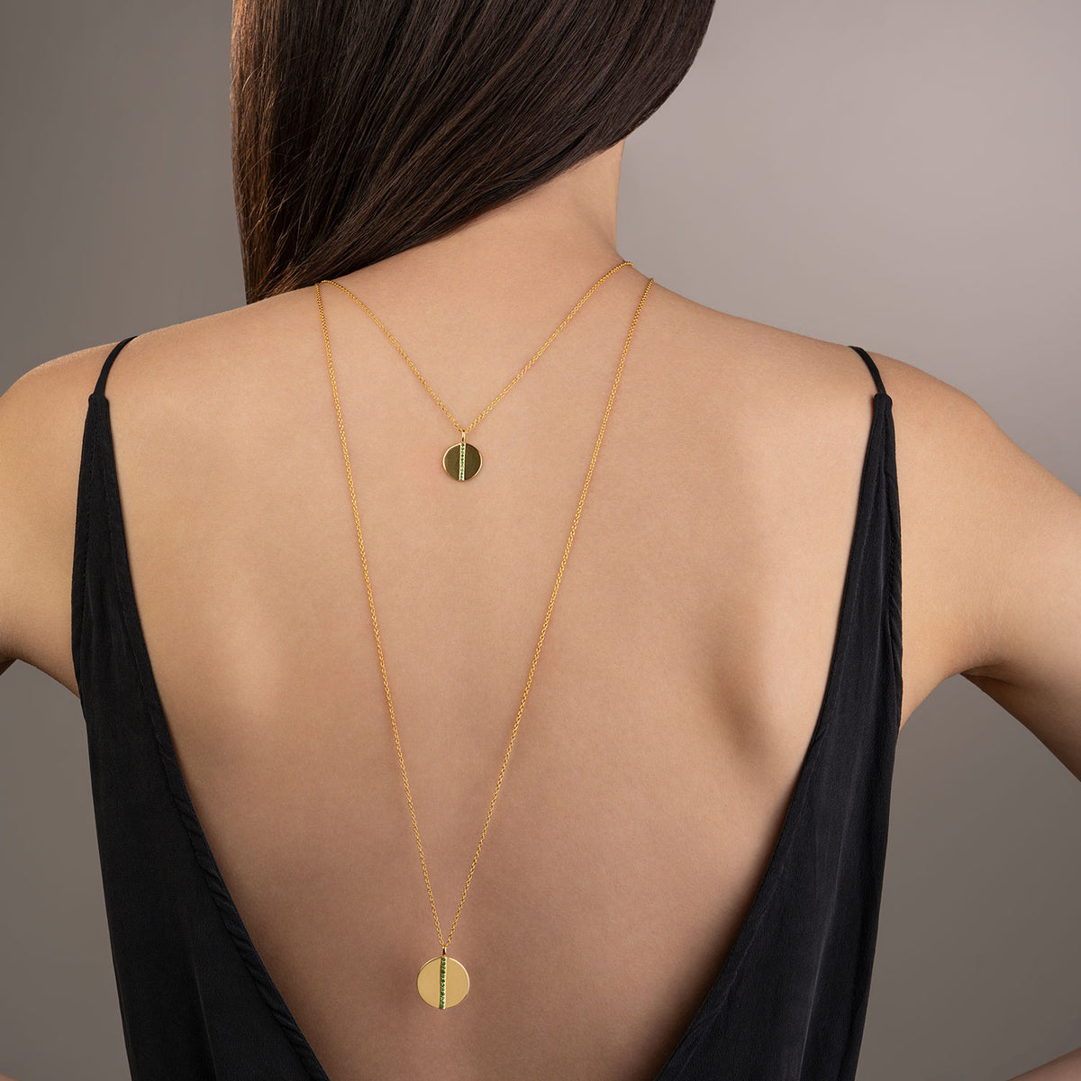 Flip a Coin Kette Lang – shake that tree aus vergoldetem Sterling Silber mit Tsavorite/grünem Granat, Ansicht 2