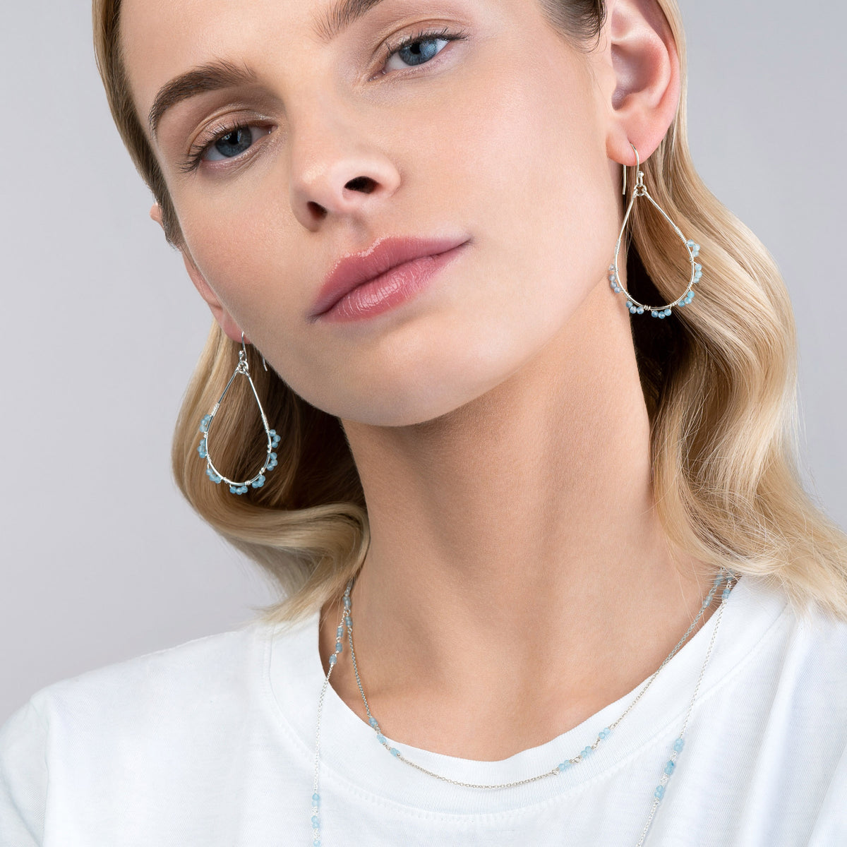 Vamos a la playa Ohrring – blissful blue, Silber aus Sterling Silber mit blauem Chalcedon, Ansicht 2