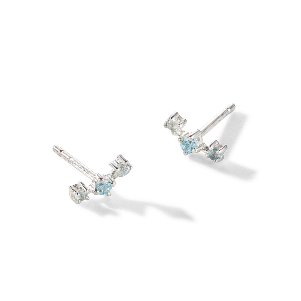 Broken Vintage Ohrring – milky sky, Silber aus Sterling Silber mit Mondstein & hellblauem Topas