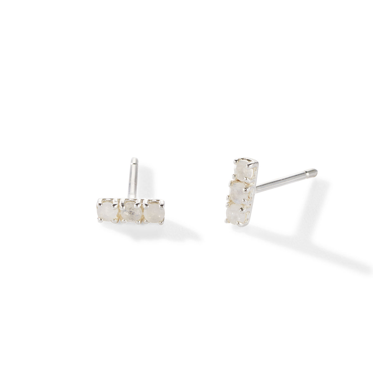 Sweet Lullaby Ohrring – playful white, Silber aus Sterling Silber mit Mondstein