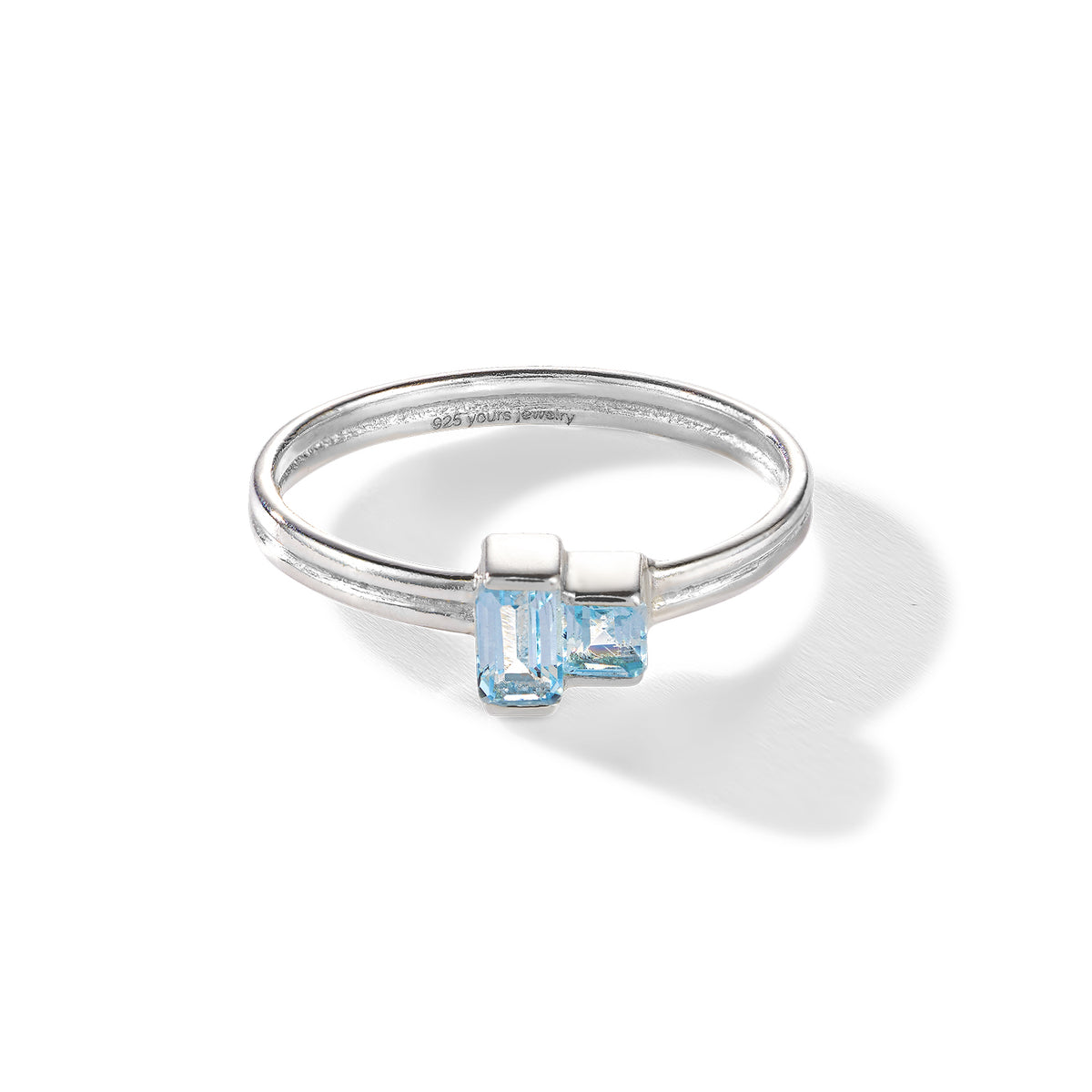 Cheek to cheek Ring – hellblauer Topas aus Sterling Silber mit hellblauem Topas